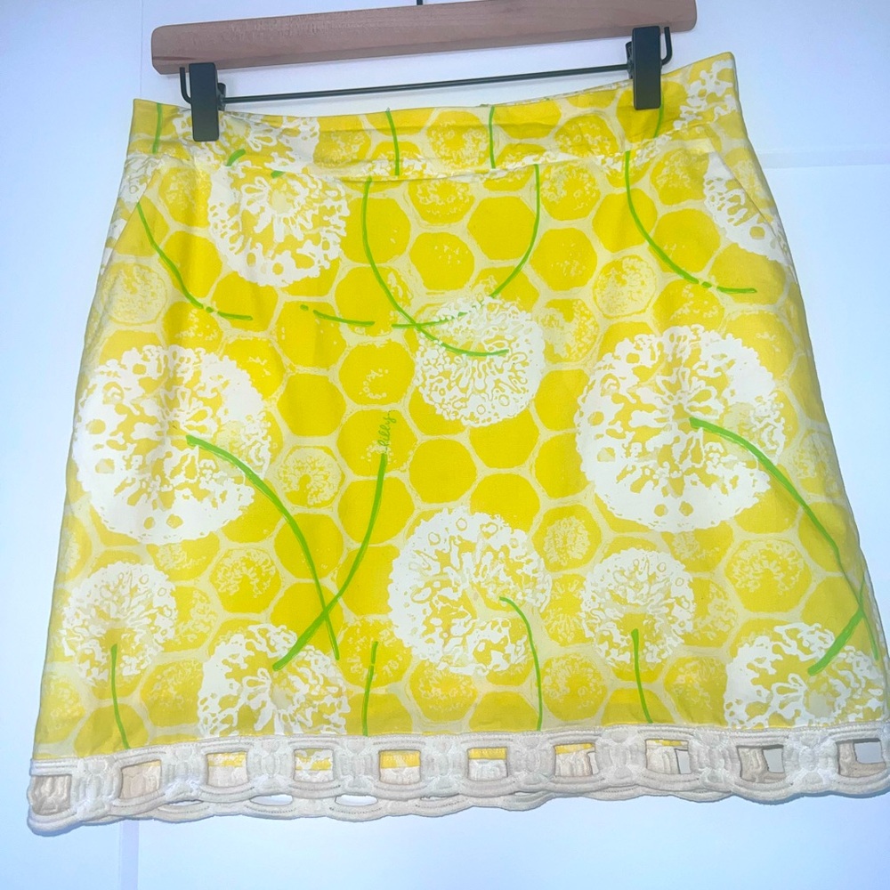 LILLY PULITZER bright yellow Marti skirt with dandelions. Cutout hem detail Sz 6